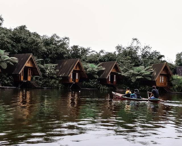 Wisata Saung Keramba Preto, foto hanya ilustrasi, bukan tempat sebenarnya: Unsplash/ivan hermawan