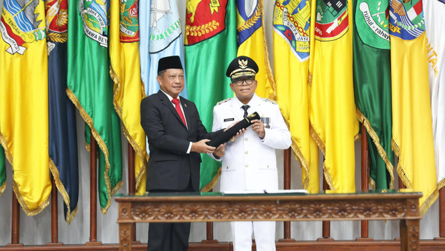 Mendagri Tito Karnavian melantik Dr. Samsudin sebagai Penjabat (Pj) Gubernur Lampung. | Foto : Ist