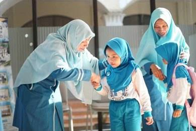 https://www.shutterstock.com/image-photo/solo-indonesia-march-16-2022-kindergarten-2185802943