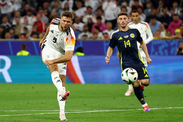 Pemain Jerman Niclas Fullkrug mencetak gol keempatnya saat hadapi Skotlandia di Munich Football Arena, Munich, Jerman,  Jumat (14/6/2024). Foto: Leonhard Simon/REUTERS