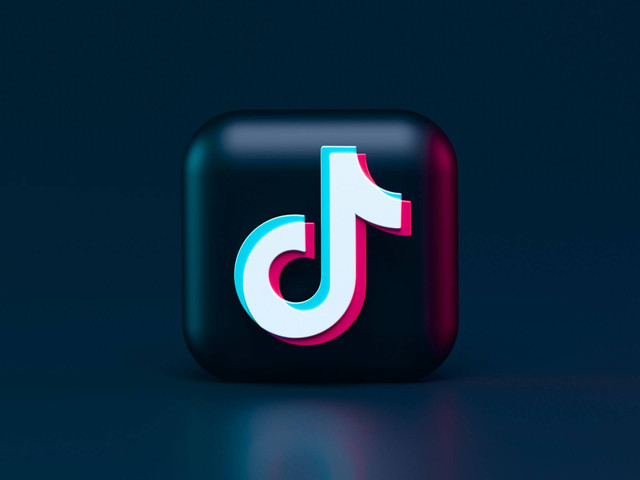 Ilustrasi untuk Cara Top Up Koin TikTok. Sumber: Unsplash/Alexander Shatov