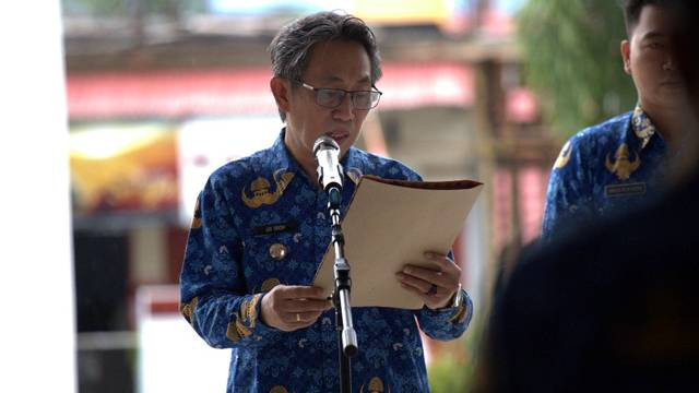 Penjabat Bupati Sitaro, Joi Eltiano B Oroh saat memimpin Apel Perdana usai libur Idul Adha.
