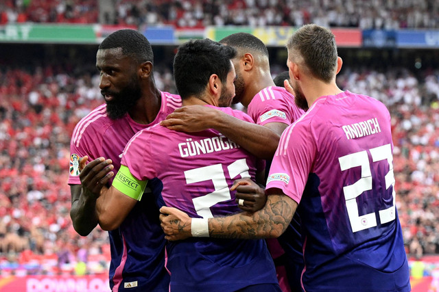 Pemain Jerman Ilkay Gundogan merayakan gol kedua mereka bersama rekan setimnya saat hadapi Hongaria di Stuttgart Arena, Stuttgart, Jerman, Rabu (19/6/2024). Foto: Angelika Warmuth/Reuters