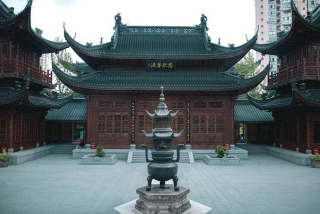 Tempat Wisata di Shanghai (Foto Jade Buddha Temple) Sumber: unsplash.com/ Alexandre Trouvé