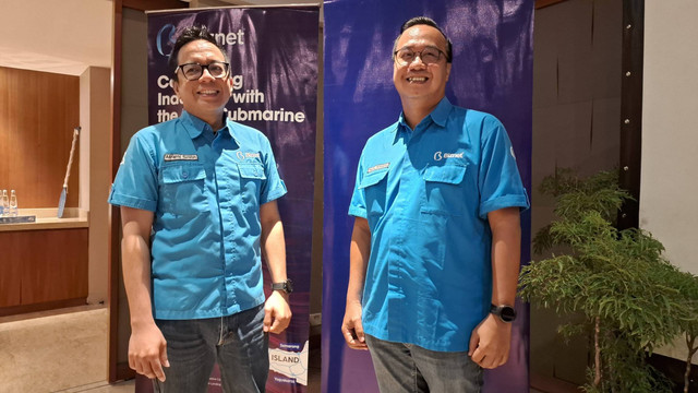 Senior Manager Marketing Biznet, Adrianto Sulistyo (kiri), Vice President Network Biznet, Agus Ariyanto. Foto: Habib Allbi Ferdian/kumparan