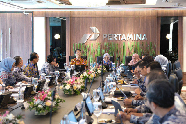 Direktur Utama PT Pertamina (Persero) Nicke Widyawati bersama jajaran Direksi PT Pertamina International Shipping di Jakarta, Kamis (20/6/2024). Foto: Dok. PIS