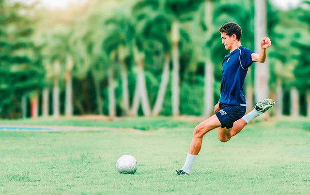 Ilustrasi Cara Nonton Euro 2024 di HP: Turki vs Portugal, Sumber Unsplash/Kobby Mendez