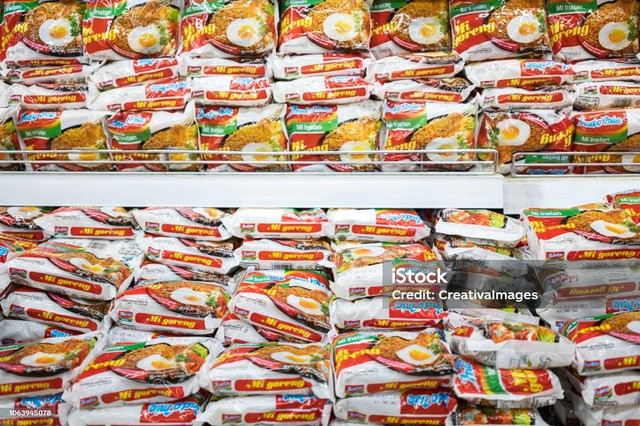 by CreativaImages via istock https://www.istockphoto.com/id/foto/mie-instan-indomie-di-supermarket-gm1063945078-284458314 