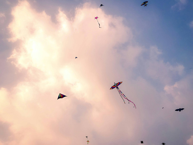 Jakarta International Kite Festival. Foto hanya sebagai ilustrasi, bukan tempat sebenarnya. Sumber: Unsplash/Phuong Uyen Vo Hoang.