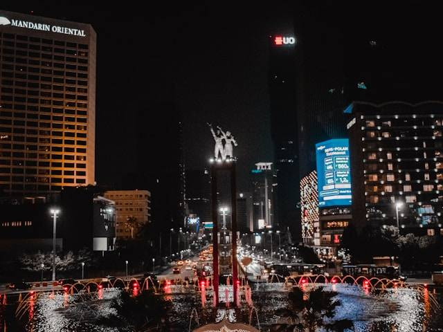 Jakarta Night Carnival, foto hanya ilustrasi, bukan tempat sebenarnya: Unsplash/David Kristianto