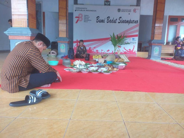 Persiapan ruwatan Badut Sinampurna, cr: pemerintah desa ploso