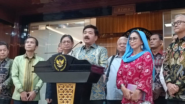 Konferensi pers terkait penyerahan Keppres tentang pembentukan Pansel Kompolnas di kantor Kemenko Polhukam, Jakarta Pusat, Jumat (21/6/2024). Foto: Fadlan Nuril Fahmi/kumparan