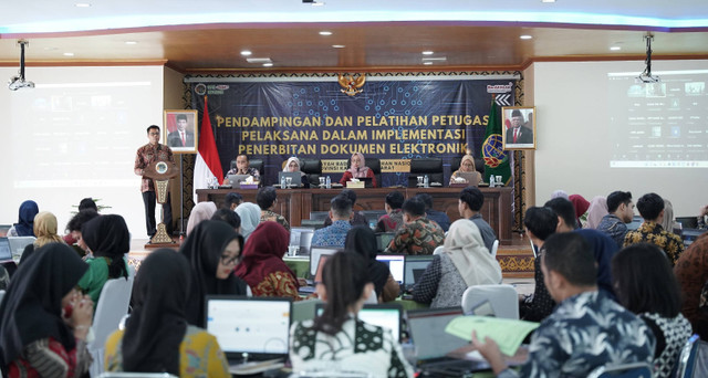 Kanwil BPN Kalbar menggelar pendampingan dan pelatihan petugas pelaksana dalam implementasi penerbitan dokumen elektronik. Foto: Dok. Kanwil BPN Kalbar