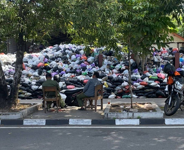 Kondisi tumpukan sampah di Depo Mandala Krida pada Jumat (21/6). Foto: Resti Damayanti/Pandangan Jogja