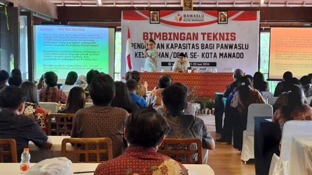 Pelaksanaan Bimbingan Teknis (Bimtek) peningkatan kapasitas untuk Panwaslu Kelurahan di Kota Manado yang digelar Bawaslu Kota Manado.