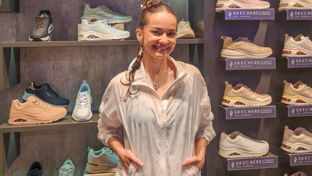 Enzy Storia saat ditemui di acara pembukaan store Skechers di Senayan City Mall, Jumat (21/6). Foto: Ela Nurlaela/kumparan