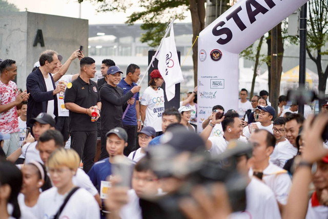 Mendag Zulkifli Hasan buka Olympic Day Fun Run di Lapangan Hockey, GBK, Senayan. Foto: Dok. Istimewa