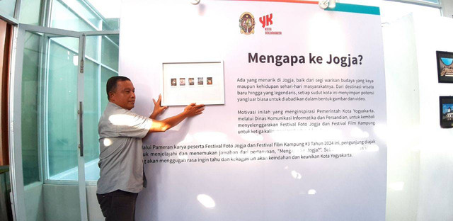 Kepala Dinas Komunikasi Informatika dan Persandian (Diskominfosan) Tri Hastono saat membuka pameran foto dan film. Foto: Len/Tugu Jogja