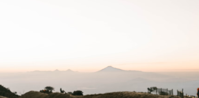 gunung yang terlihat dari tol cipali. Foto hanya ilustrasi, bukan tempat sebenarnya.Sumber: Unsplash/venwardo