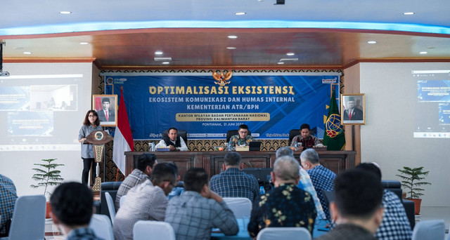 Kepala Kantor Wilayah BPN Provinsi Kalimantan Barat, Andi Tenri Abeng, memberikan sambutan dalam kegiatan sosialisasi Optimalisasi Eksistensi. Foto: Dok. Kanwil BPN Kalbar