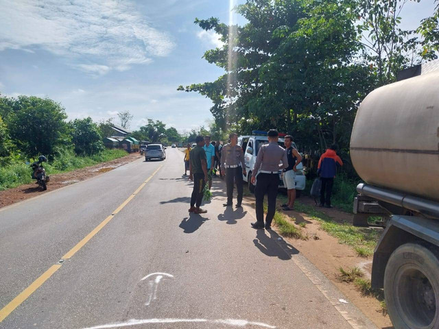 Satlantas Polres Kubu Raya saat melakukan olah TKP. Foto: Dok. Polres Kubu Raya