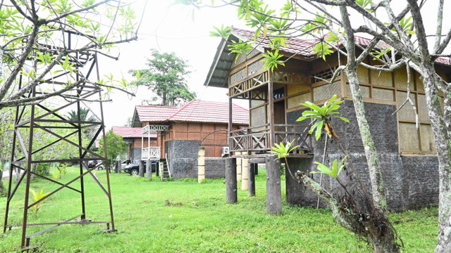 Sejumlah pondok (cottage) di kawasan objek wisata Pentadio Resort, di Kabupaten Gorontalo. Minggu (23-6). Foto: Dok Banthayo.