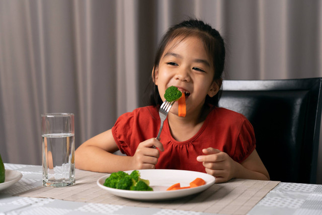 Ilustrasi Anak Mau Makan Sayur Foto: wutzkohphoto/Shutterstock