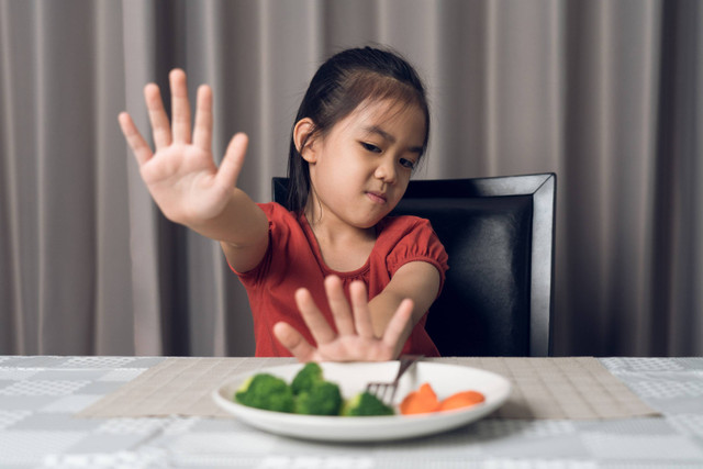 Ilustrasi Anak Tidak Mau Makan Sayur Foto: wutzkohphoto/Shutterstock