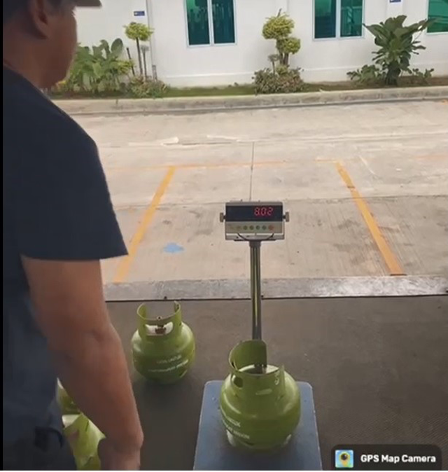 Pertamina Patra Niaga gelar sidak takaran isi tabung LPG 3 kg di Stasiun Pengisian dan Pengangkutan Bulk Elpiji (SPPBE) di Provinsi Riau. Foto: Dok. Istimewa