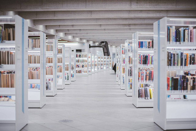 perpustakaan aesthetic di Jakarta. Foto hanya ilustrasi, bukan tempat sebenarnya. Sumber: Unsplash/ryunosuke kikuno