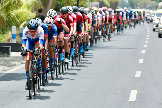 Para pembalap mengikuti Internasional Tour de Banyuwangi Ijen (ITdBI). Foto: Dok. Istimewa