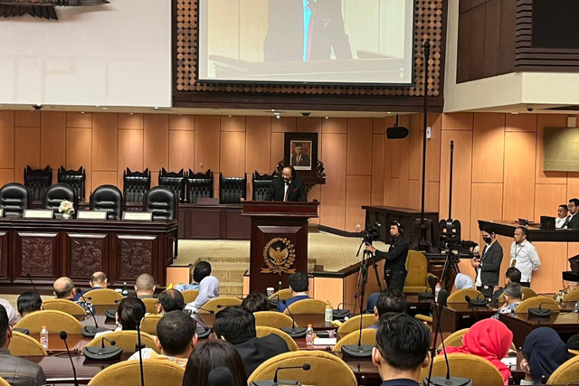 Ketum NasDem Surya Paloh di acara launching buku karya Willy Aditya, Pancasila di Rumahku, di Kompleks Parlemen Senayan, Senin (24/6/2024). Foto: Haya Syahira/kumparan