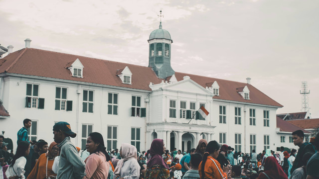 Cara dari Monas ke Kota Tua. Foto hanya sebagai ilustrasi saja. Sumber: Unsplash/Visual Karsa.