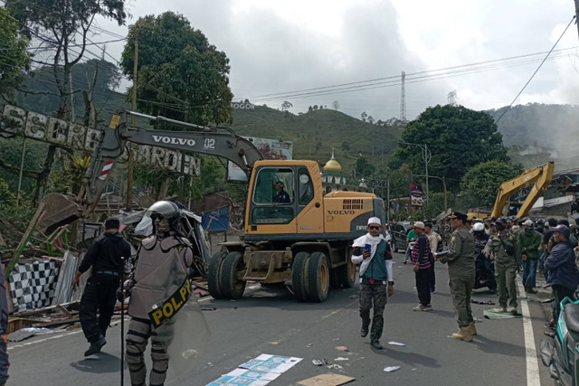 Suasana penertiban PKL di Puncak, Senin (24/6/2024). Foto: Dok. kumparan