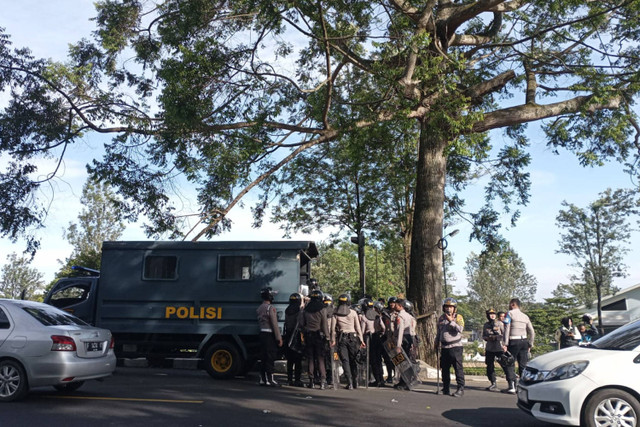 Suasana penertiban PKL di Puncak, Senin (24/6/2024). Foto: Dok. kumparan