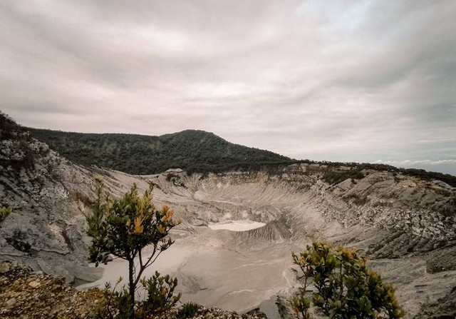 Gunung Tangkuban Perahu. Sumber: Unsplash/Ibnu Aria