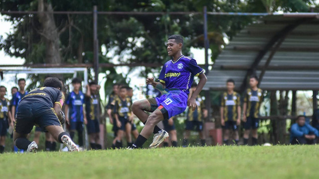 Fadly Alberto Hengga, pemain Timnas Indonesia U-16, saat bermain membela SSB Sukorejo Putra Bojonegoro. (Aset: Istimewa)