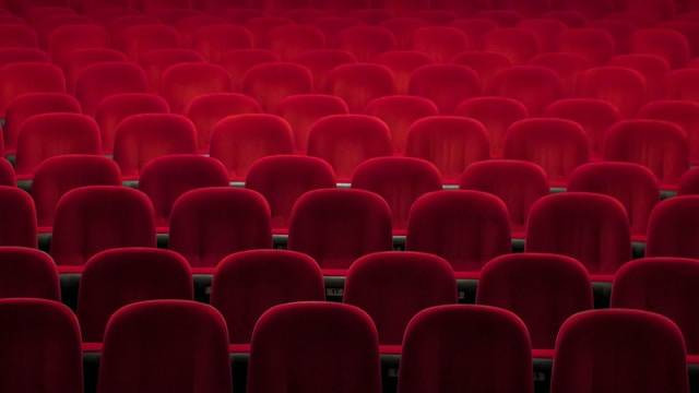 Jadwal tayang film Ipar Adalah Maut di Jakarta 25 Juni. Foto hanyalah ilustrasi, bukan tempat yang sebenarnya. Sumber: Unsplash/Denise Jans