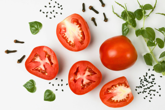  Ilustrasi Manfaat Makan Tomat Mentah. Sumber: Foto Unsplash/Tamanna Rumee