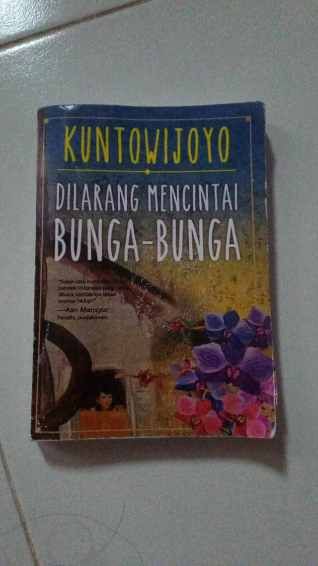 Sumber: Memotret Sendiri, Cover Cerpen "Dilarang Mencintai Bunga-Bunga"