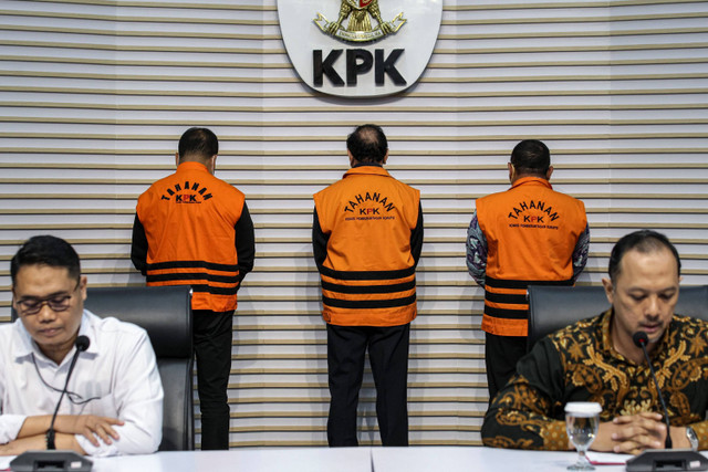 Konferensi pers penahanan tersangka korupsi di Basarnas di Gedung Merah Putih KPK, Jakarta, Selasa (25/6/2024). Foto: Dhemas Reviyanto/ANTARA FOTO