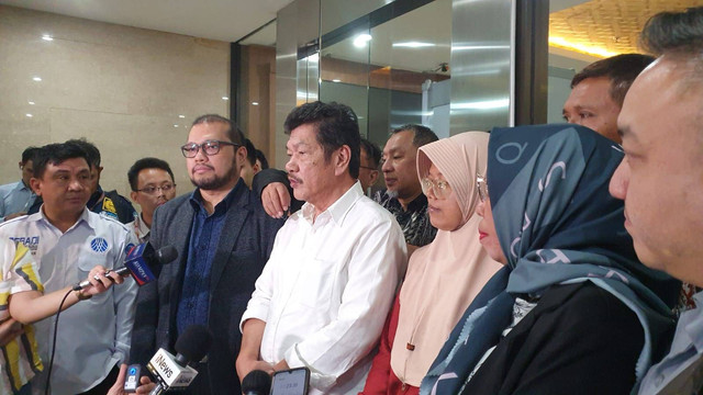 Keluarga terpidana kasus pembunuhan Vina Cirebon ke Bareskrim Porli. Foto: Dok. Istimewa