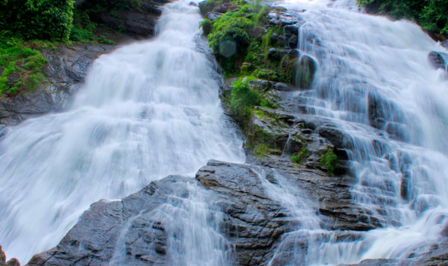 Curug Cileat. Foto hanya ilustrasi, bukan tempat sebenarnya.Sumber: Pexels/Nandhu Kumar