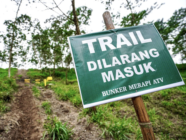 Tulisan "Trail dilarang masuk". Foto: Dok. Pemda DIY