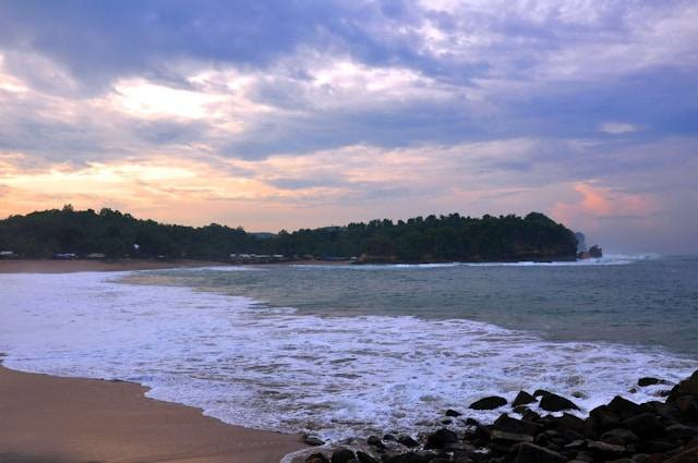 Wisata Blitar Terbaru 2024. Foto hanyalah ilustrasi, bukan tempat sebenarnya. Sumber: unsplash/Rafaela Benigna.