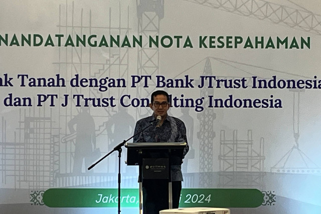 Kepala Badan Pelaksana Badan Bank Tanah, Parman Nataatmadja dalam acara penandatanganan Mou Bank Tanah dengan PT Bank JTrust Indonesia Tbk (J Trust Bank) dan PT J Trust Consulting Indonesia di Jakarta Pusat, Rabu (26/6/2024). Foto: Widya Islamiati/kumparan