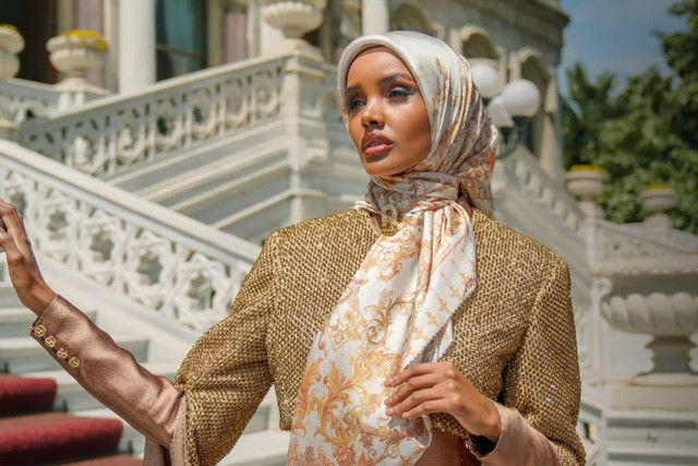 Buttonscarves menggandeng Halima Aden sebagai ikon untuk koleksi "The Crown Series". Foto: dok. Buttonscarves