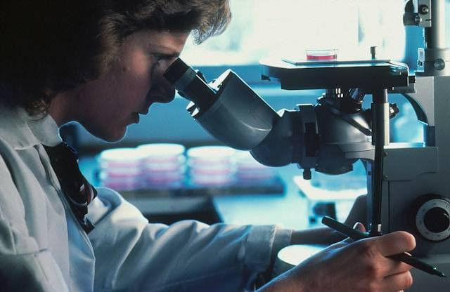 Ilustrasi sebutkan dan jelaskan metode pengumpulan data. Foto: Unsplash/National Cancer Institute