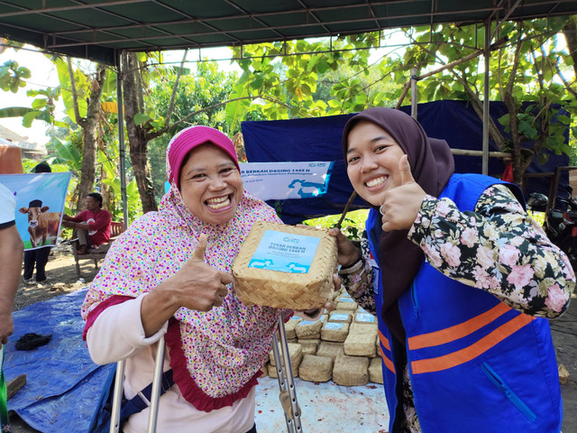 YBM PLN Gelar Program Tebar Berkah Daging 2024 untuk  Disabilitas di Rowosari