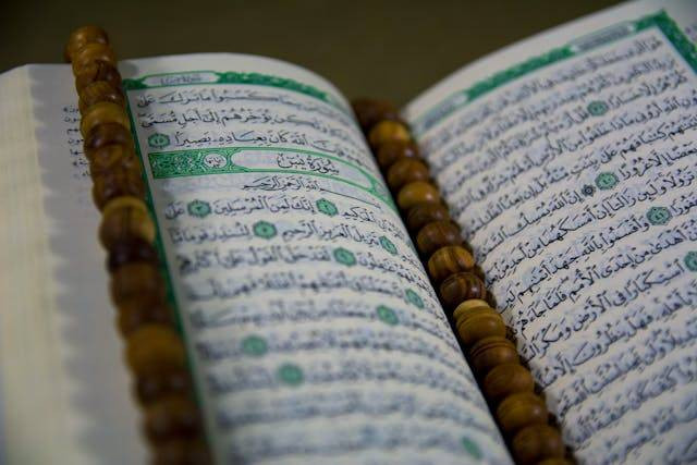 Ilustrasi Tanda Baca Alquran. Sumber: Pexels/GR Stocks